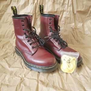 EUC Smooth cherry 1460s